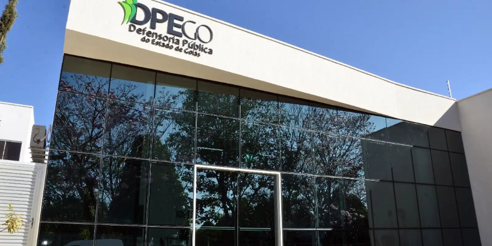 Defensoria de Goiás inicia ação Defensoria mídia contra 10