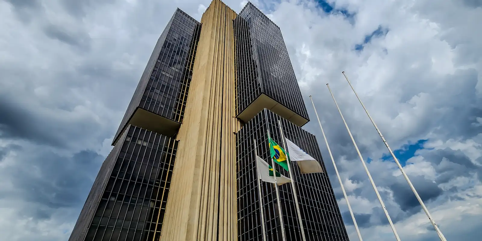 Contas externas Brasil registram déficit menor de US$ 8,3 bi