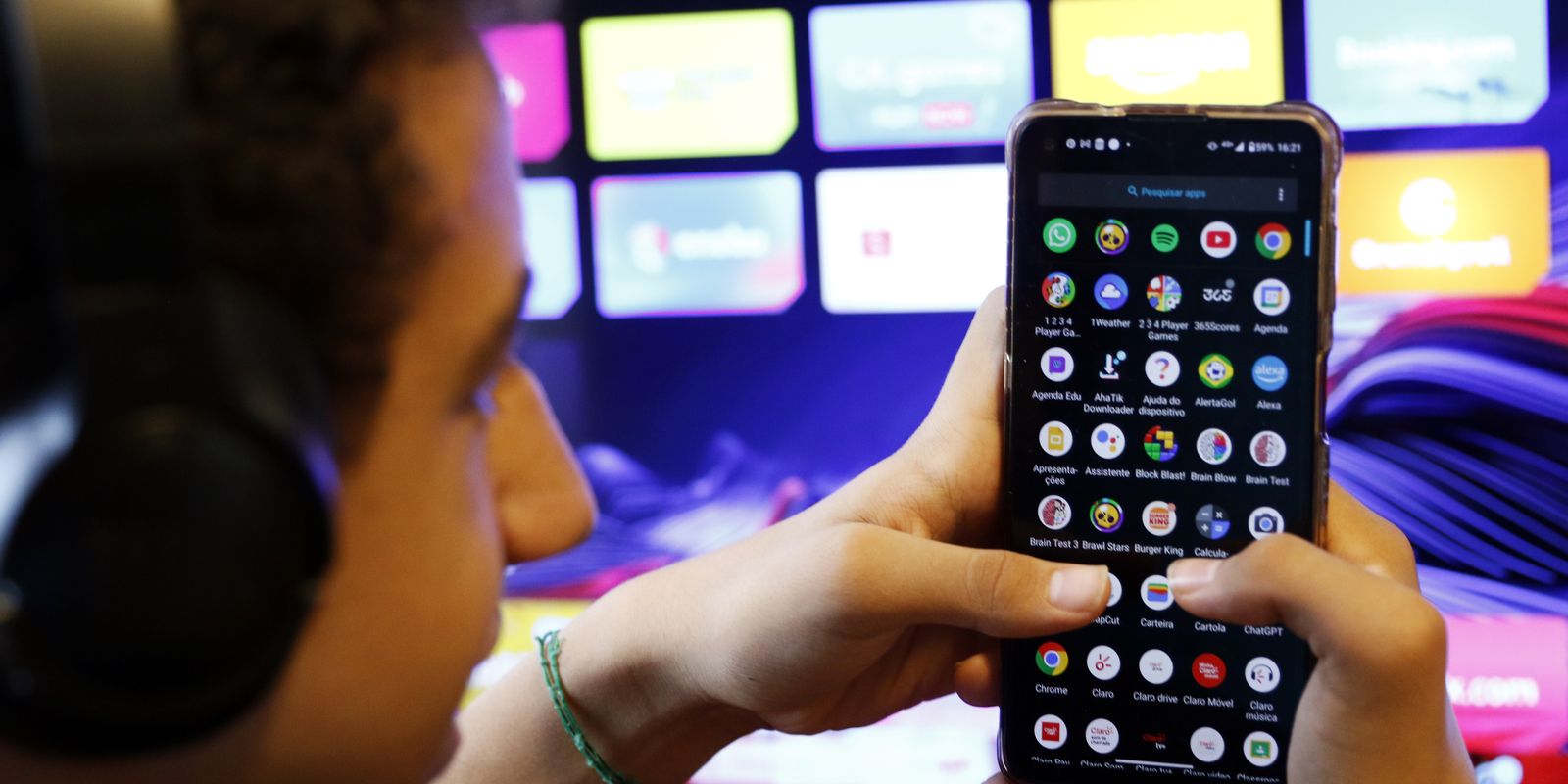 Governo federal recua e mantém imposto de smartphones em 16% após pressão