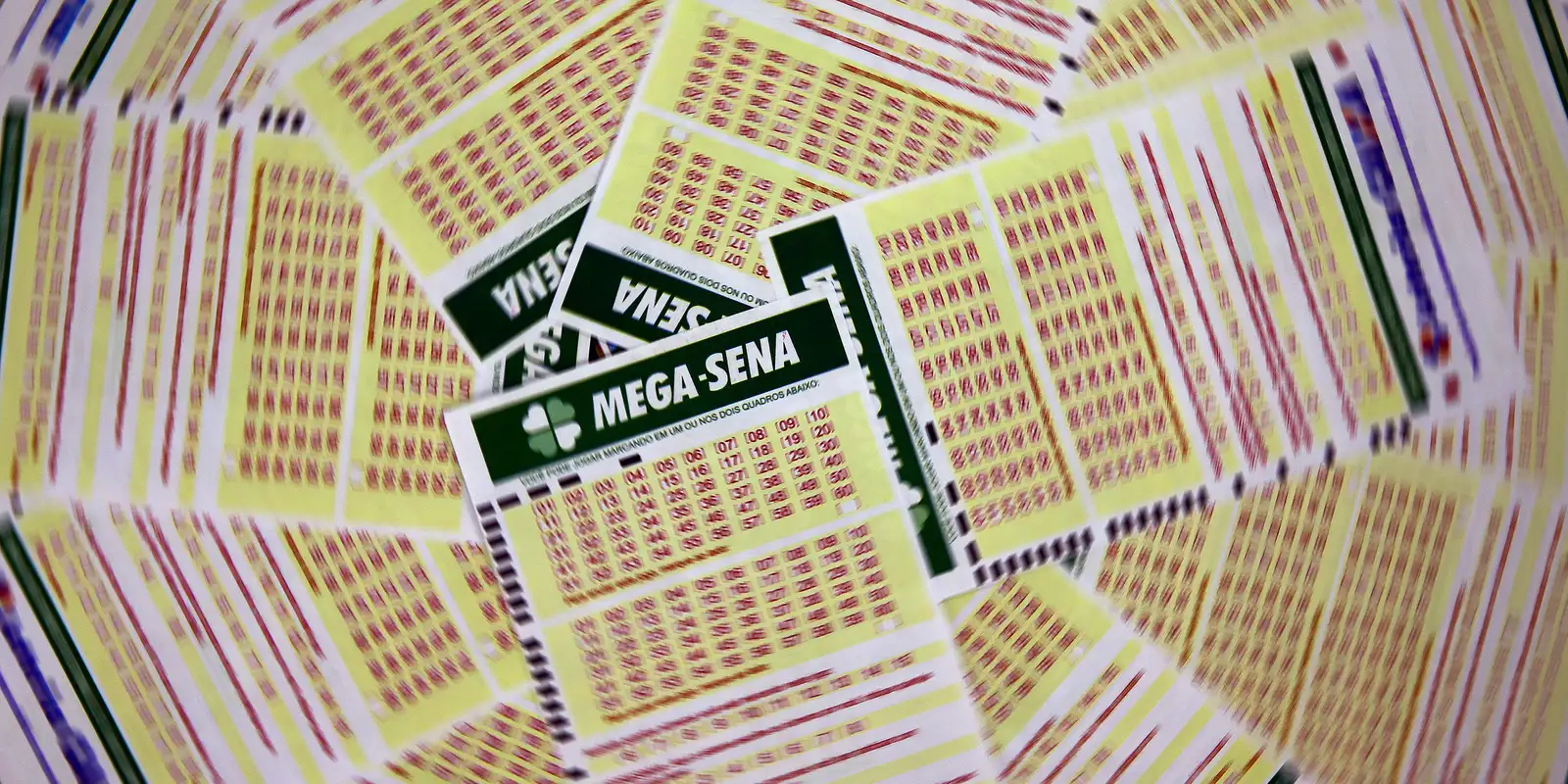 Mega-Sena acumulada eleva prêmio para R$ 130 milhões