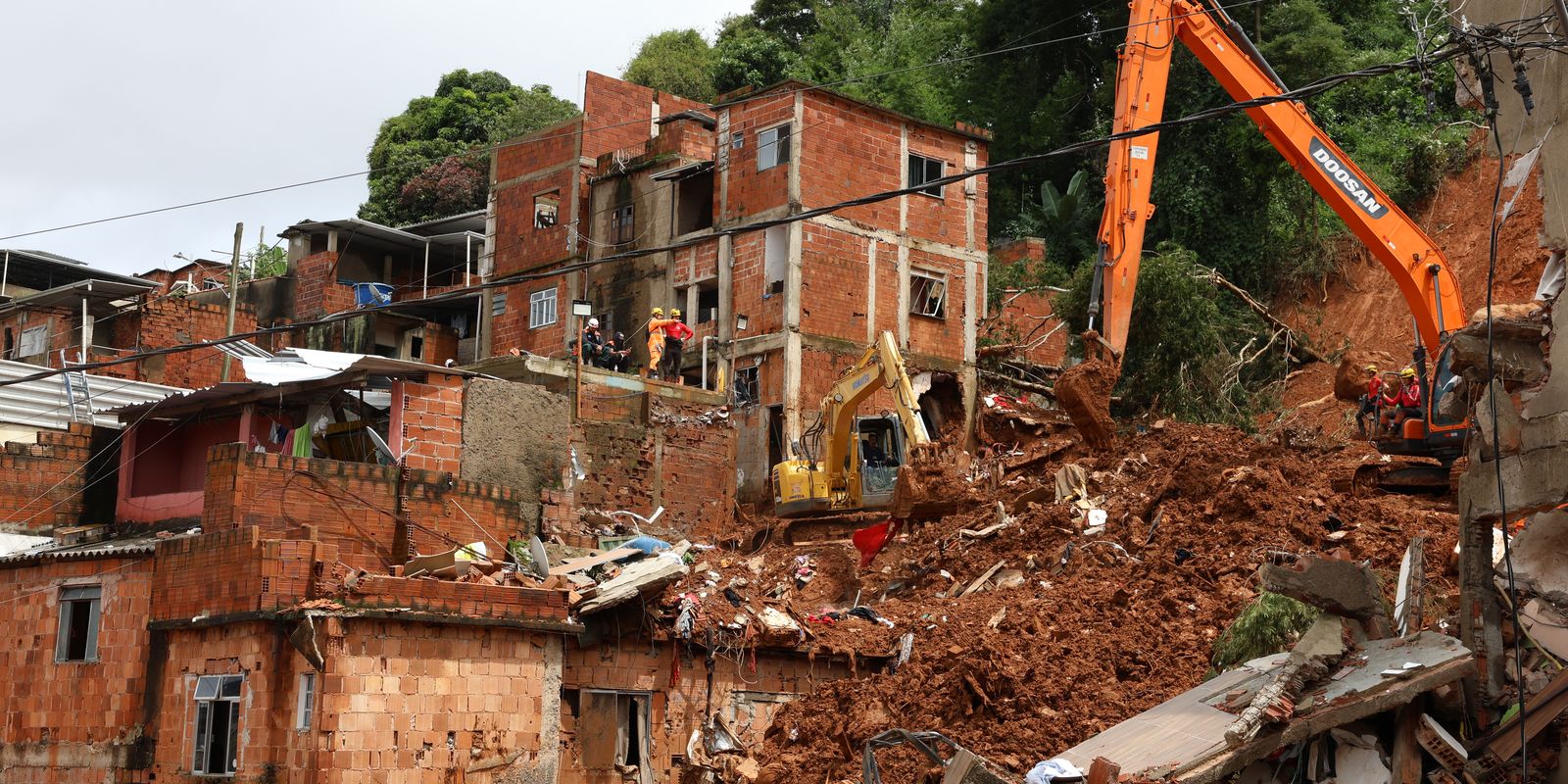 Minas Gerais registra 65 mortes por chuvas e busca 4 desaparecidos