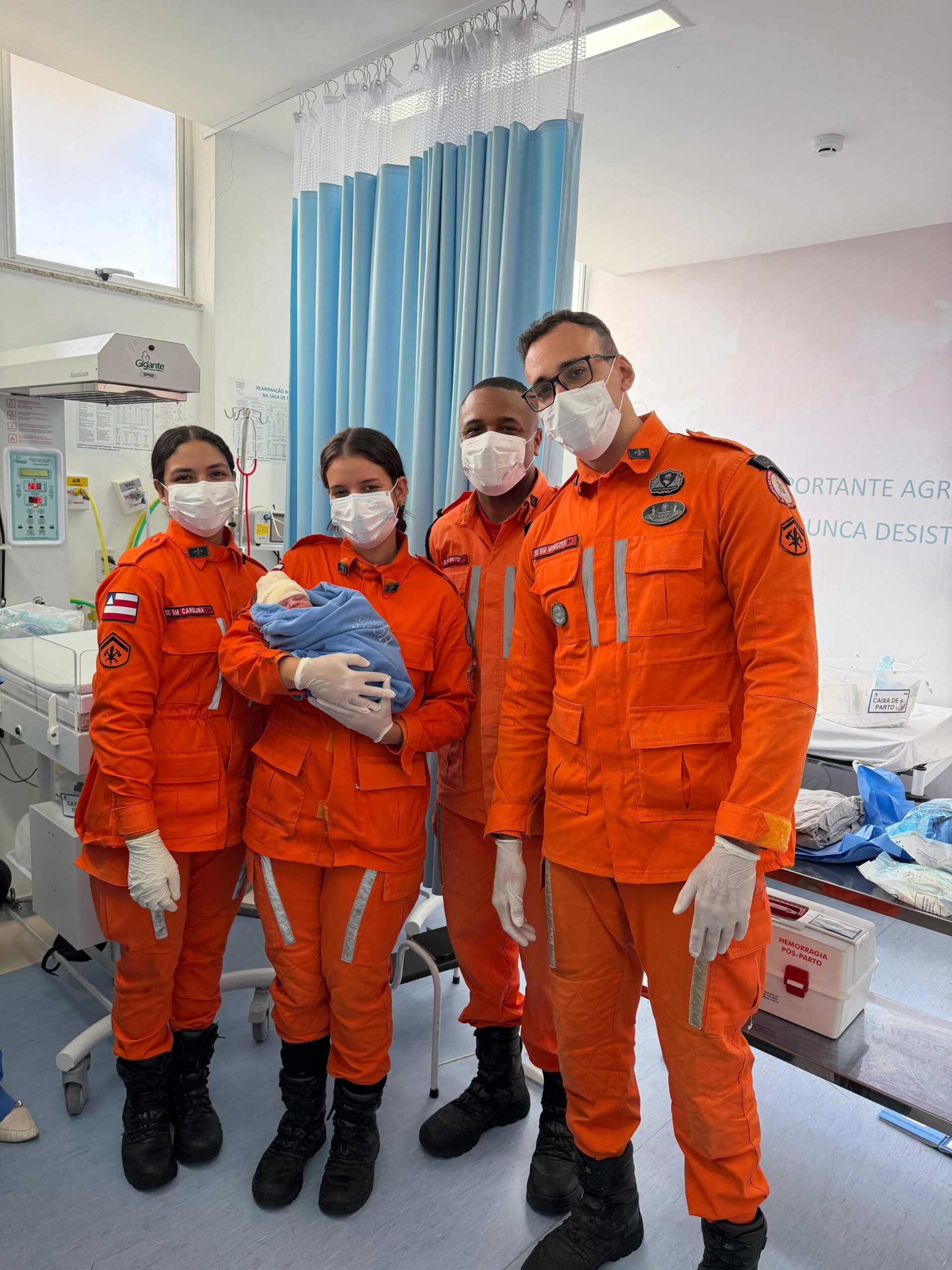 Bombeiros do 12º BBM auxiliam em nascimento em viatura neste domingo