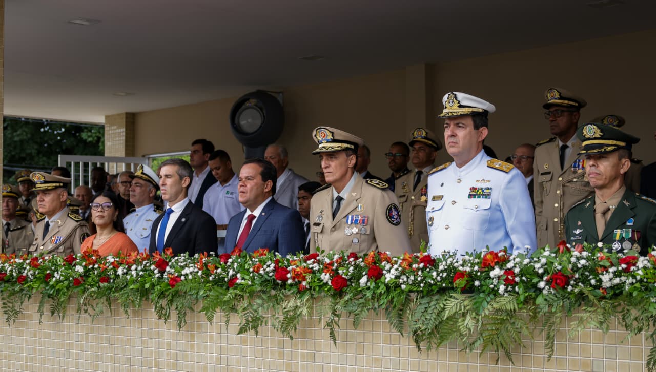 PMBA celebra 201 anos com homenagens a policiais e civis na Bahia