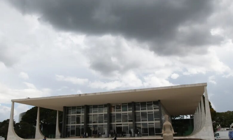 STF adia penduricalhos