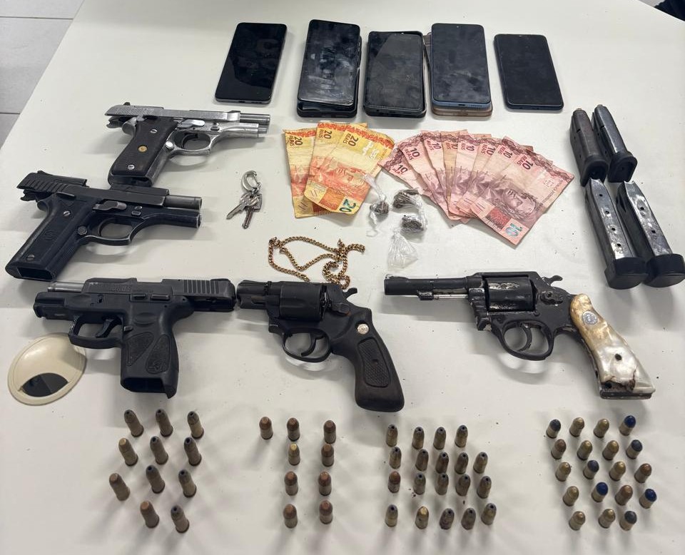 Maragogipe: Operação policial apreende 5 armas e desarticula célula de facção