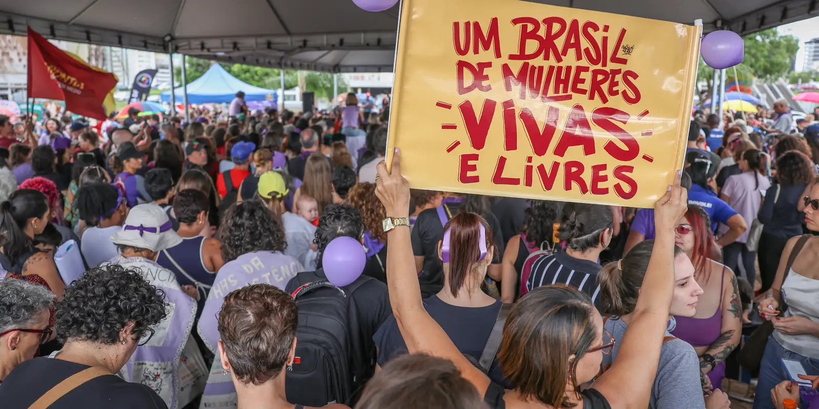 Autonomia financeira é prioridade para 37% das mulheres, diz pesquisa