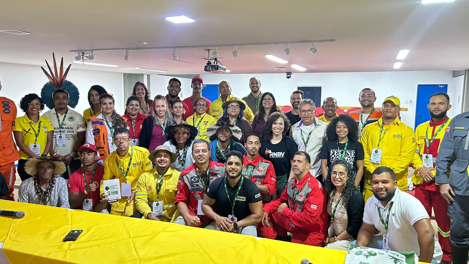 Brigadas voluntárias da Bahia debatem apoio e equipamentos com Sema