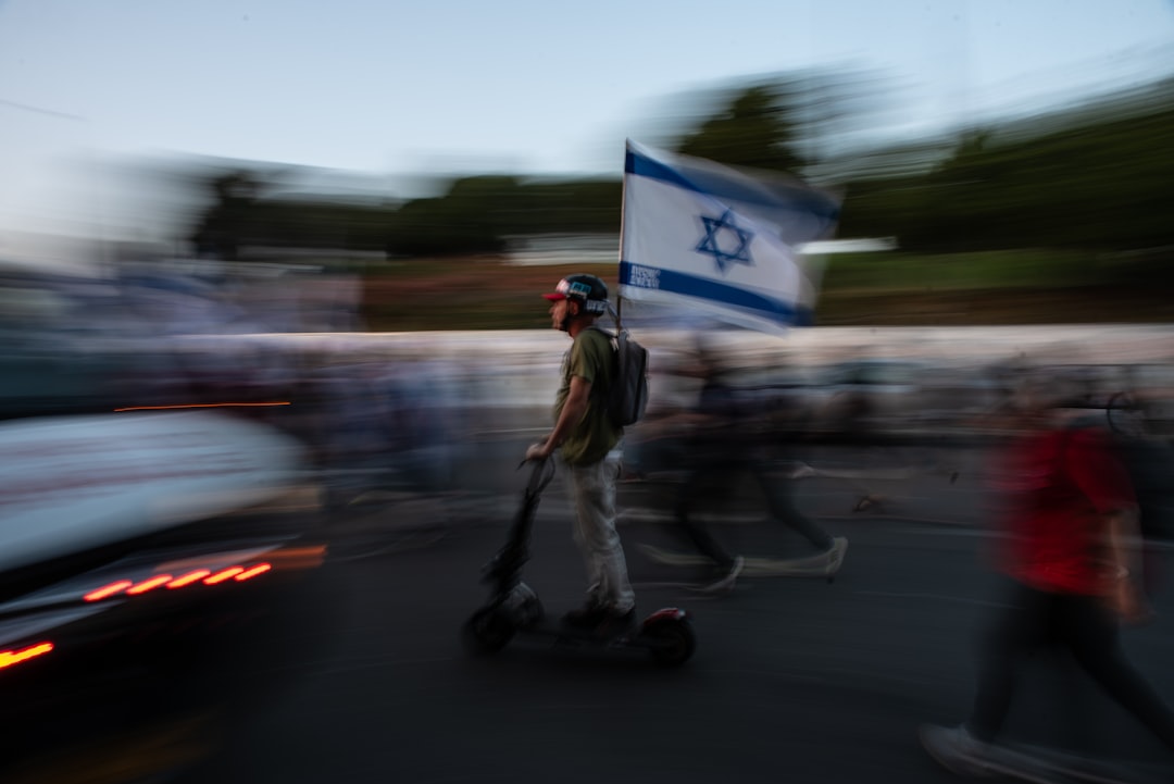 EUA e Israel intensificam bombardeios no Irã com 201 mortes confirmadas