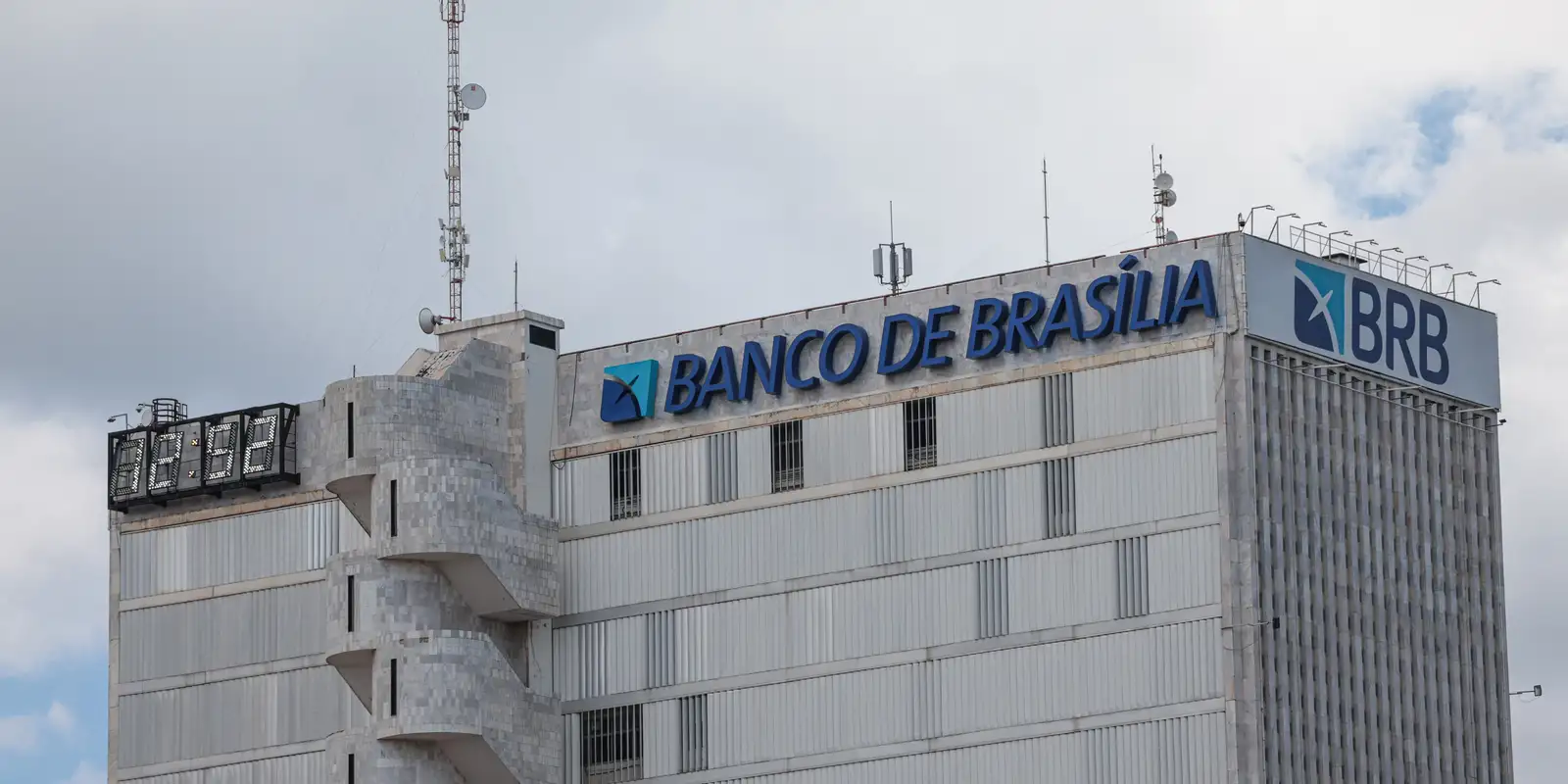 Câmara do DF aprova uso de 9 imóveis públicos para capitalizar BRB