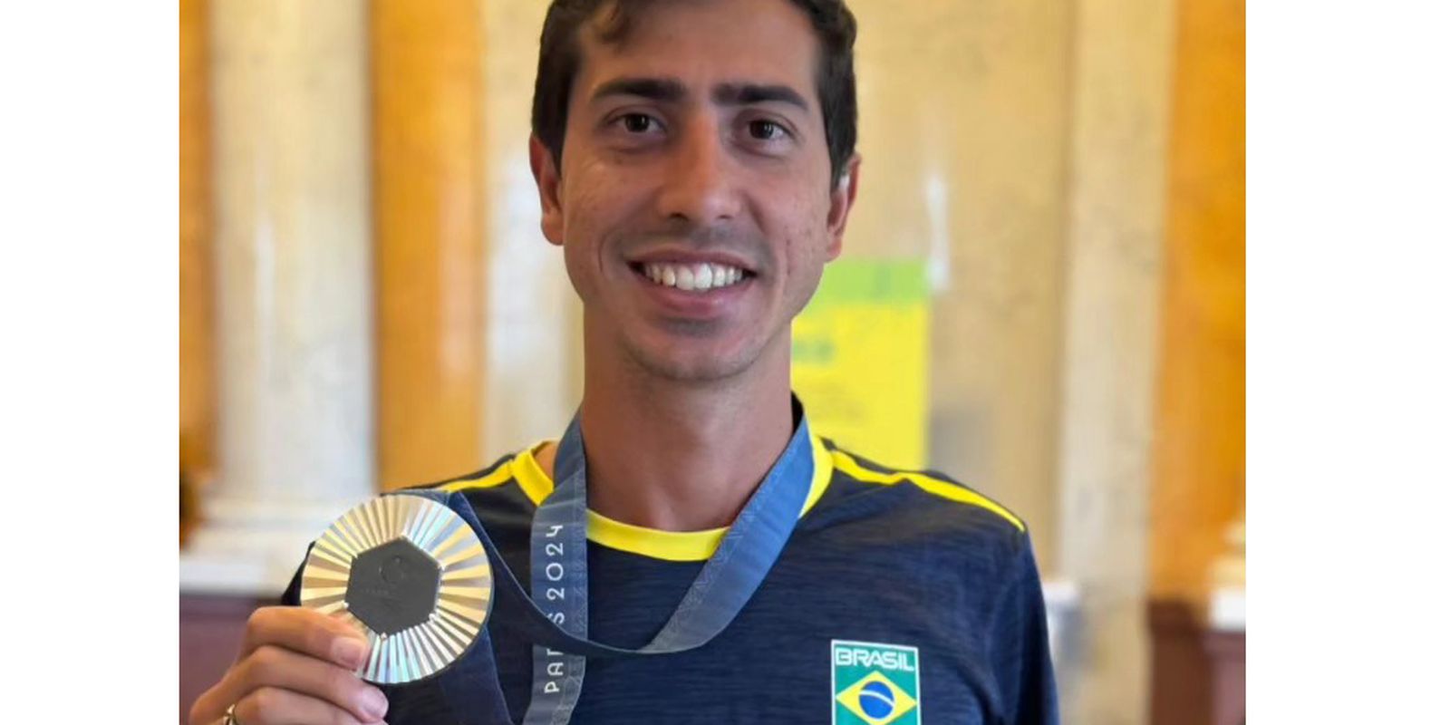Caio Bonfim conquista prata mundial na marcha atlética com recorde de 1h23min