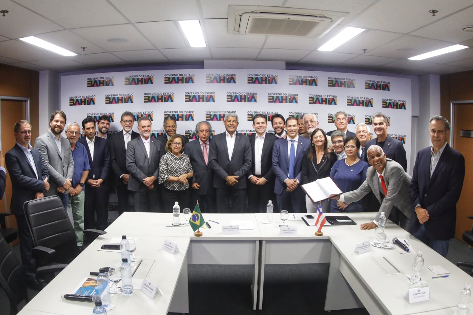 Jerônimo Rodrigues e Hugo Motta fortalecem diálogo institucional na Bahia