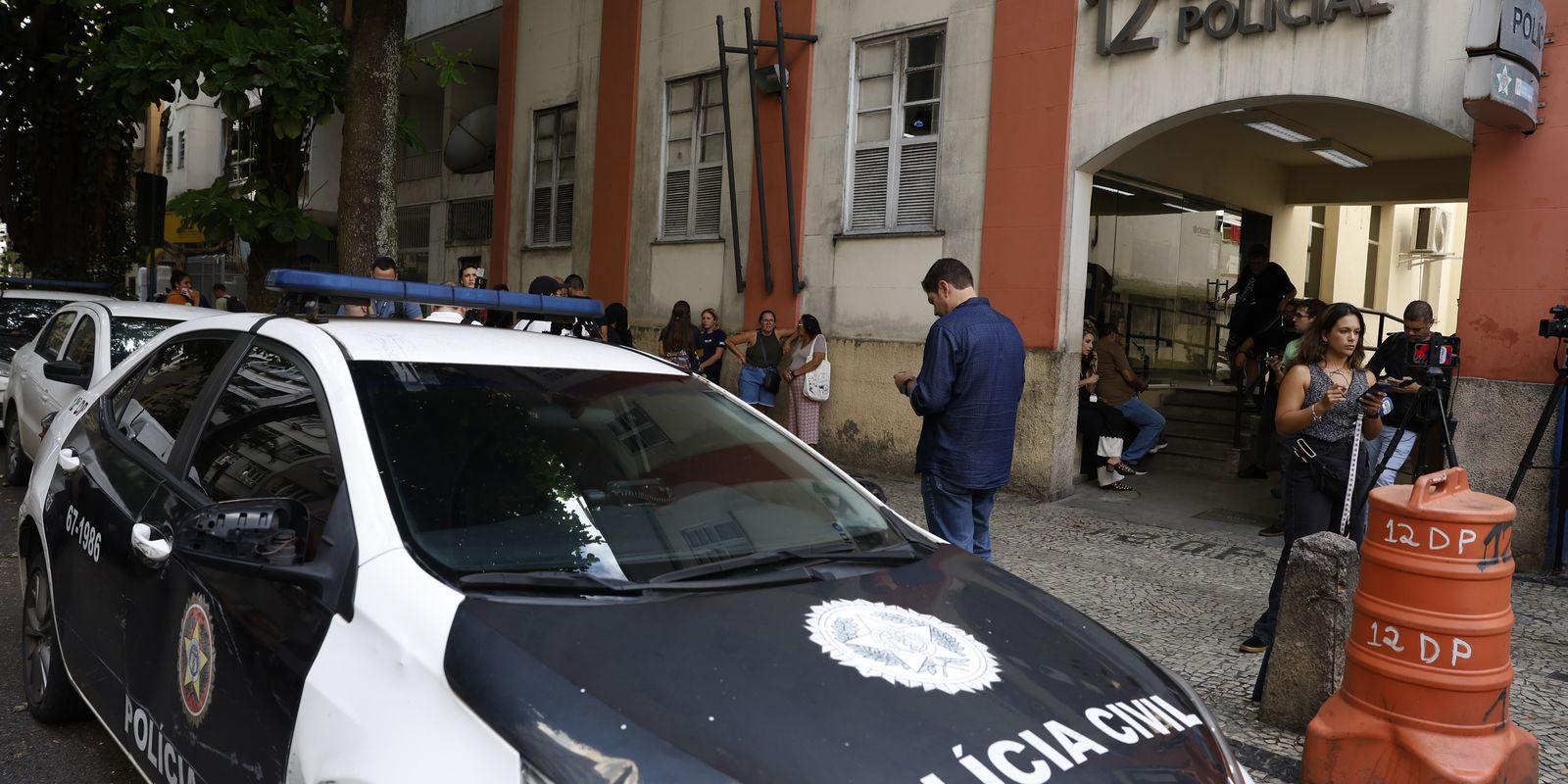 Terceiro suspeito de estupro coletivo no Rio, 18, se entrega à polícia