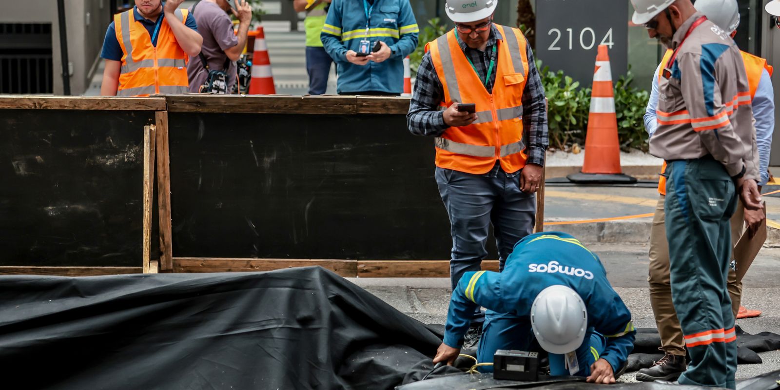 Enel identifica acúmulo de gás em buraco de explosão na Consolação, em SP