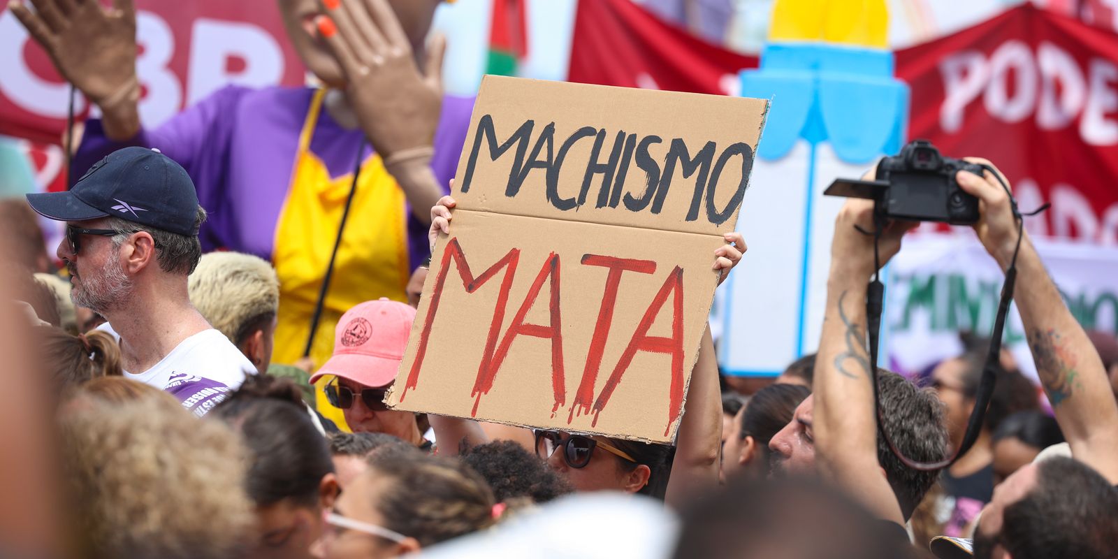 Grupos online disseminam misoginia e termos de ódio contra mulheres