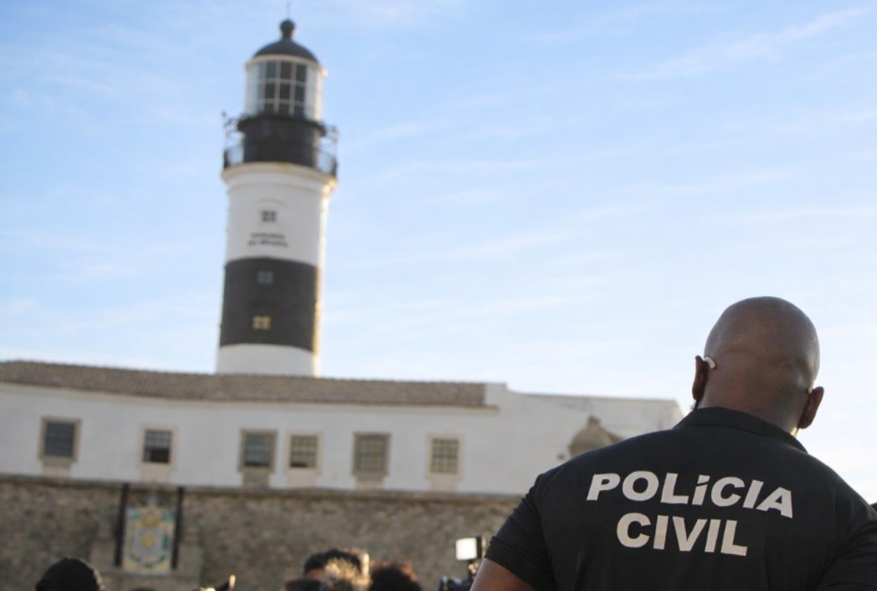 Polícia Civil prende irmãos acusados de roubos a turistas em Salvador