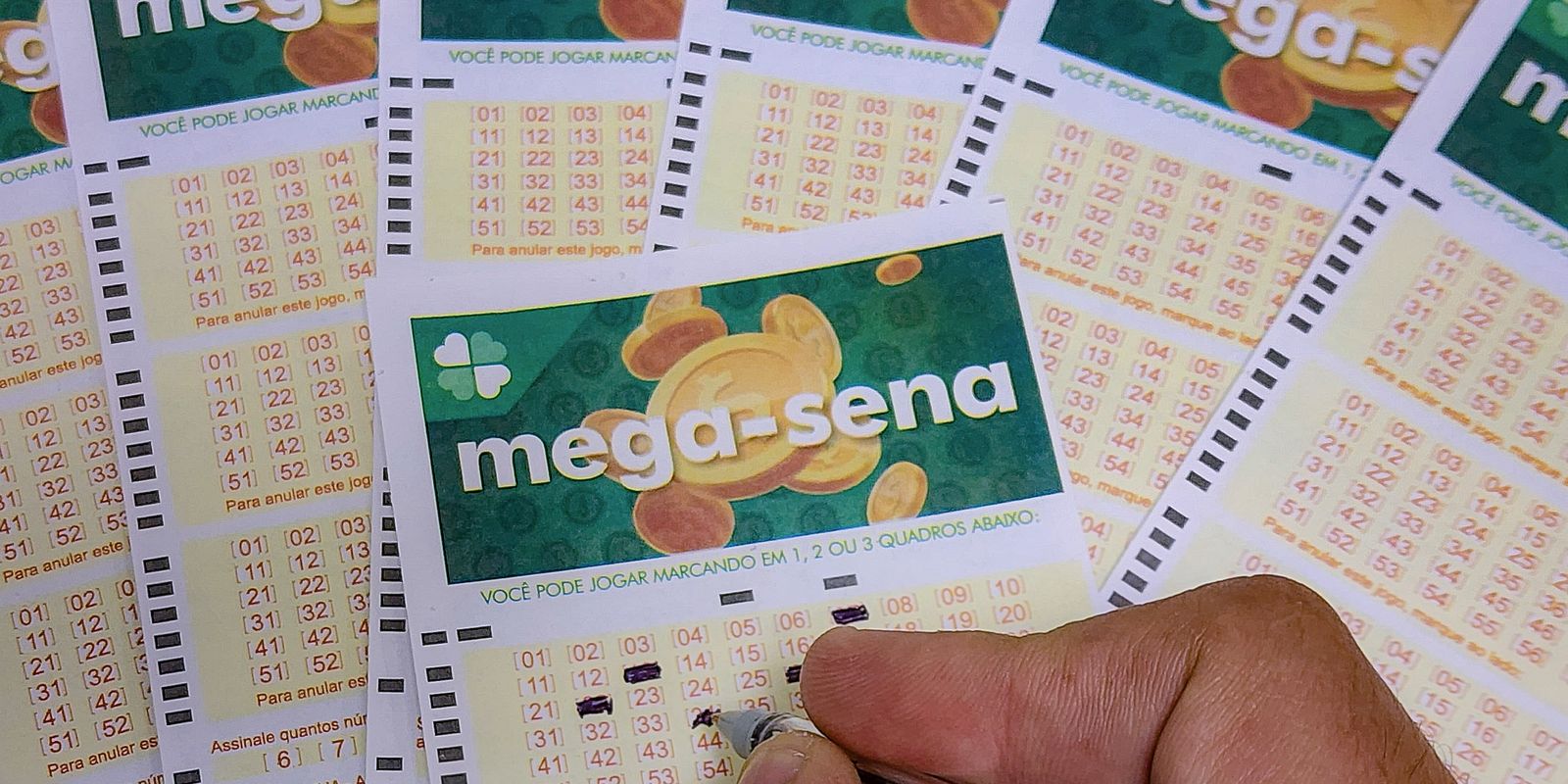 Mega-Sena acumula R$ 160 milhões e realiza próximo sorteio na terça-feira