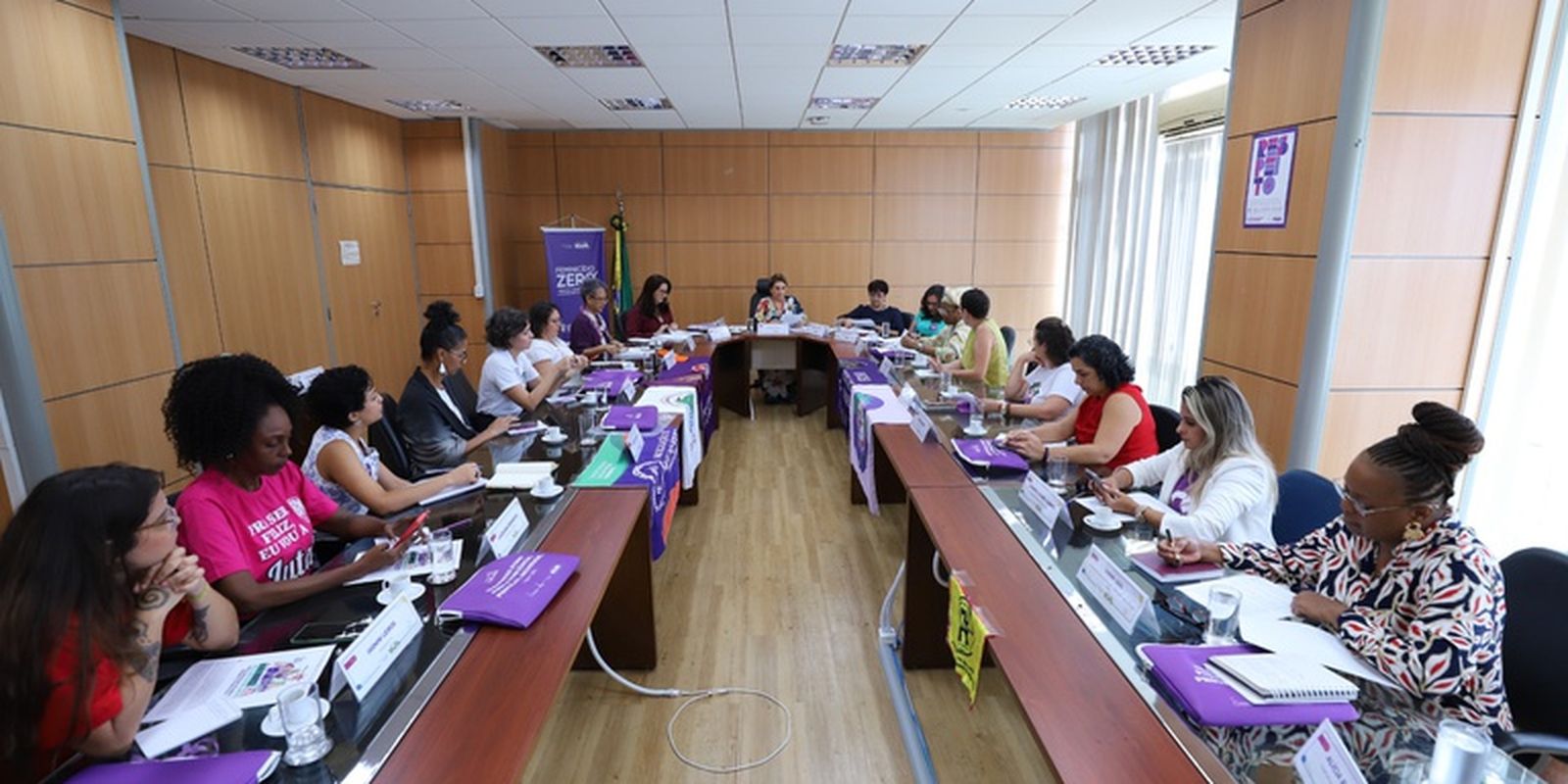 Movimento de mulheres entrega 42 pautas ao governo contra escala 6×1