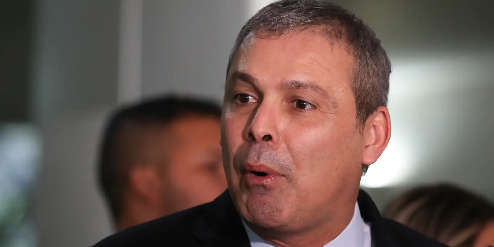 Deputado questiona reajuste de até 15% na conta de luz do Rio