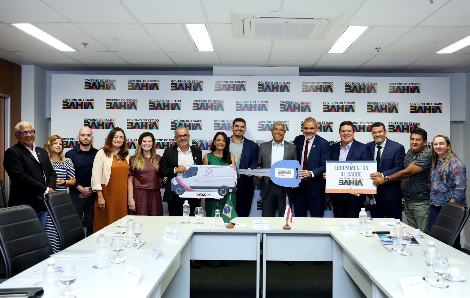 Governo da Bahia entrega 1 ambulância e reforça saúde em Boquira