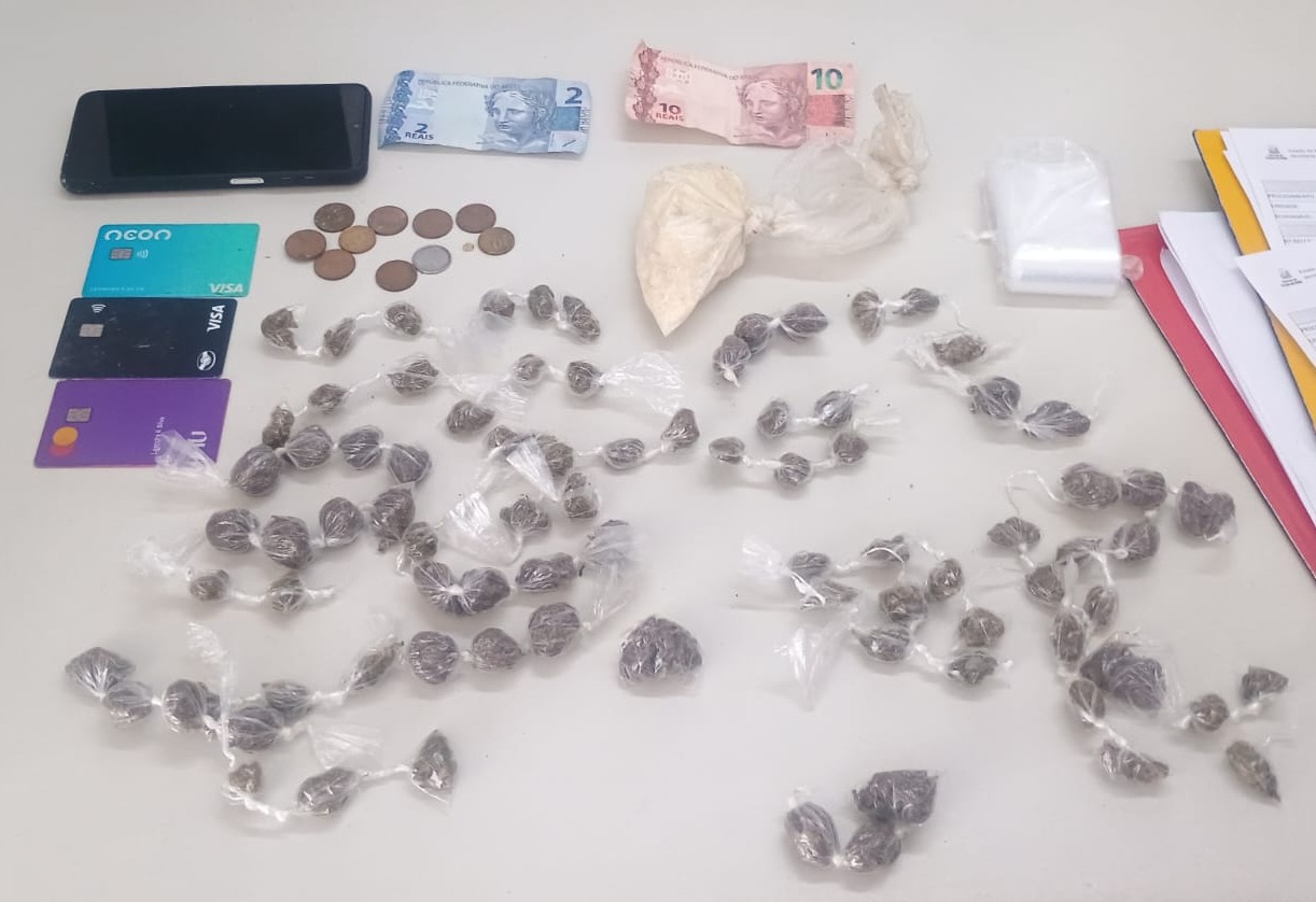 Mulher presa na Lapinha com 86 trouxas de maconha; entenda o flagrante