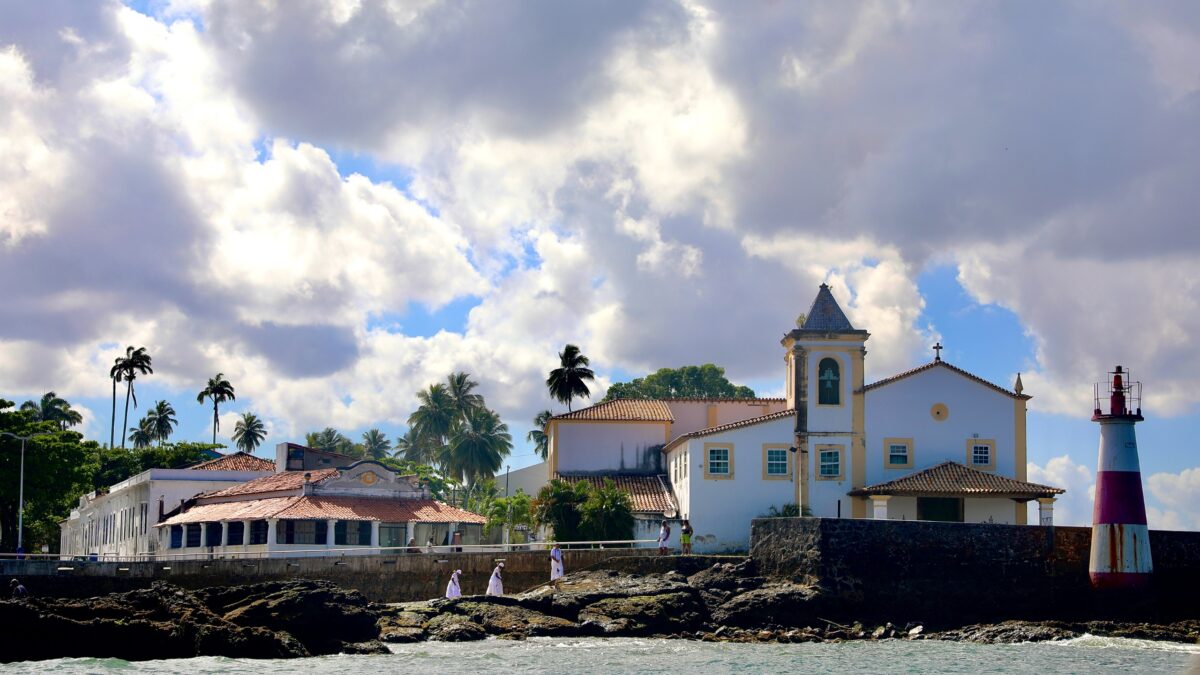 Instabilidades atmosféricas trazem chuvas ao litoral baiano