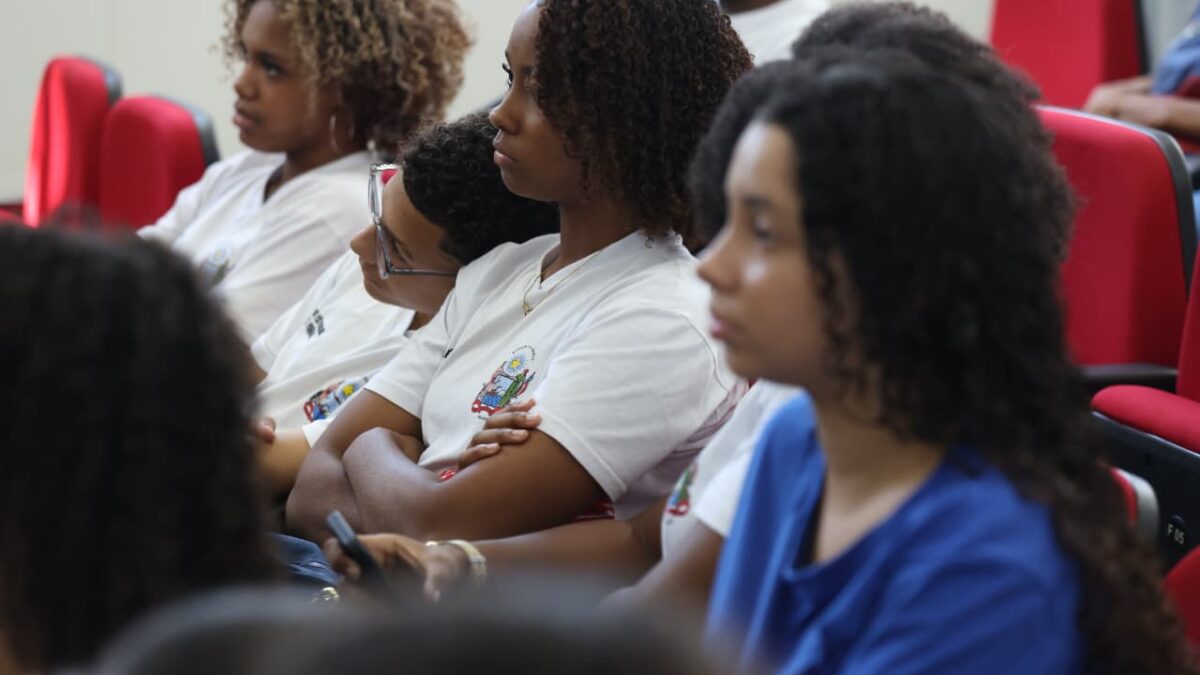Estudantes de Salvador iniciam capacitação em comunicação digital