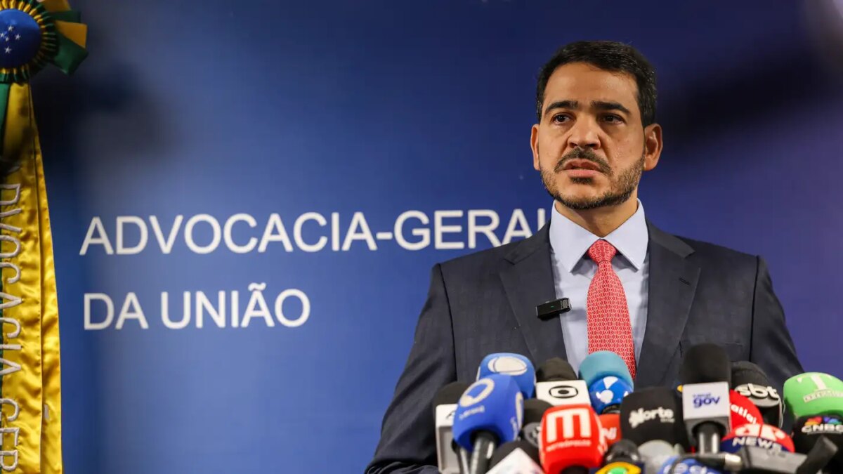 Relator Weverton Rocha recomenda aprovação de Jorge Messias ao STF