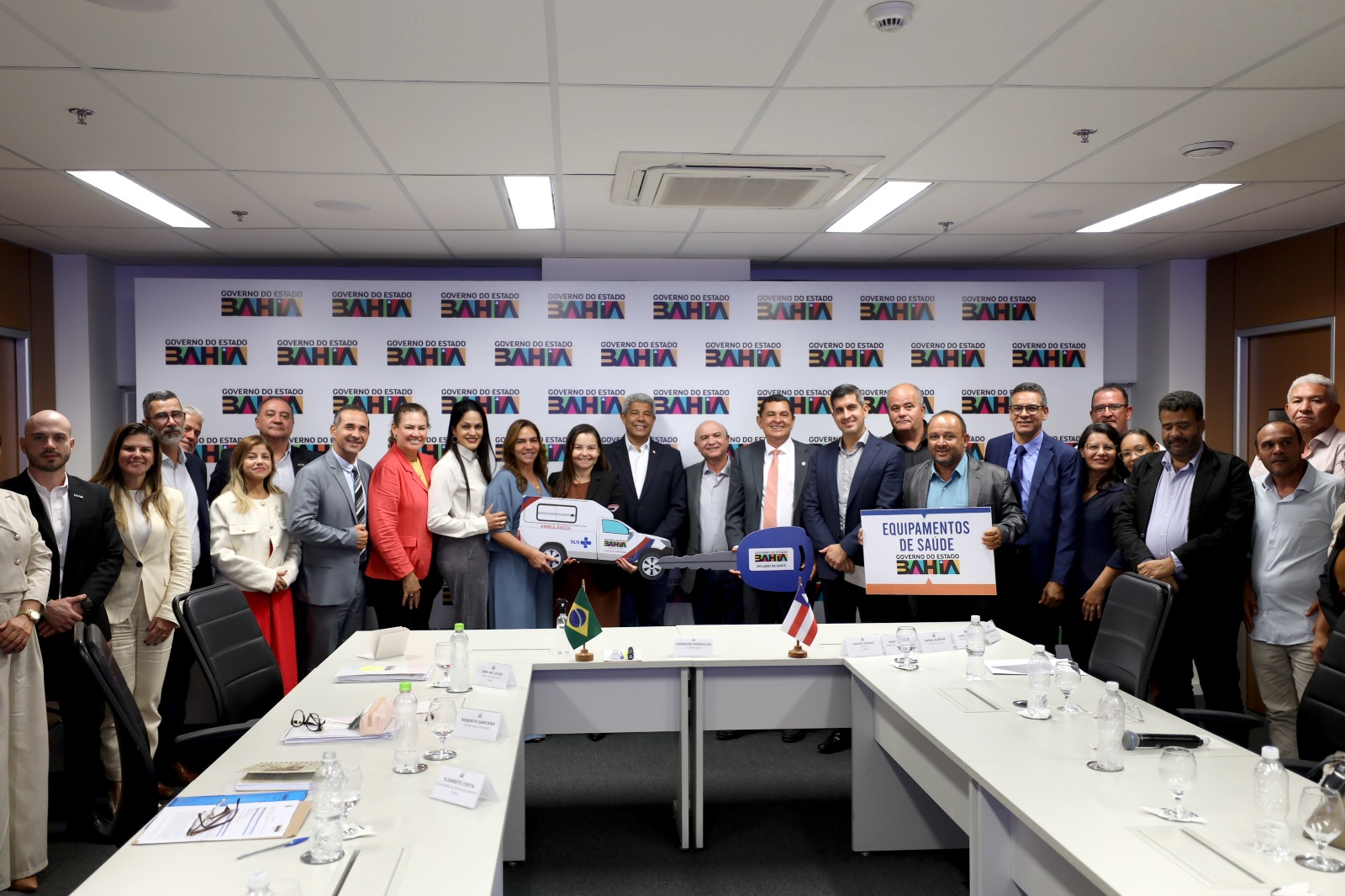 Lapão garante R$ 18 milhões em novos investimentos para áreas saúde, educação e infraestrutura.