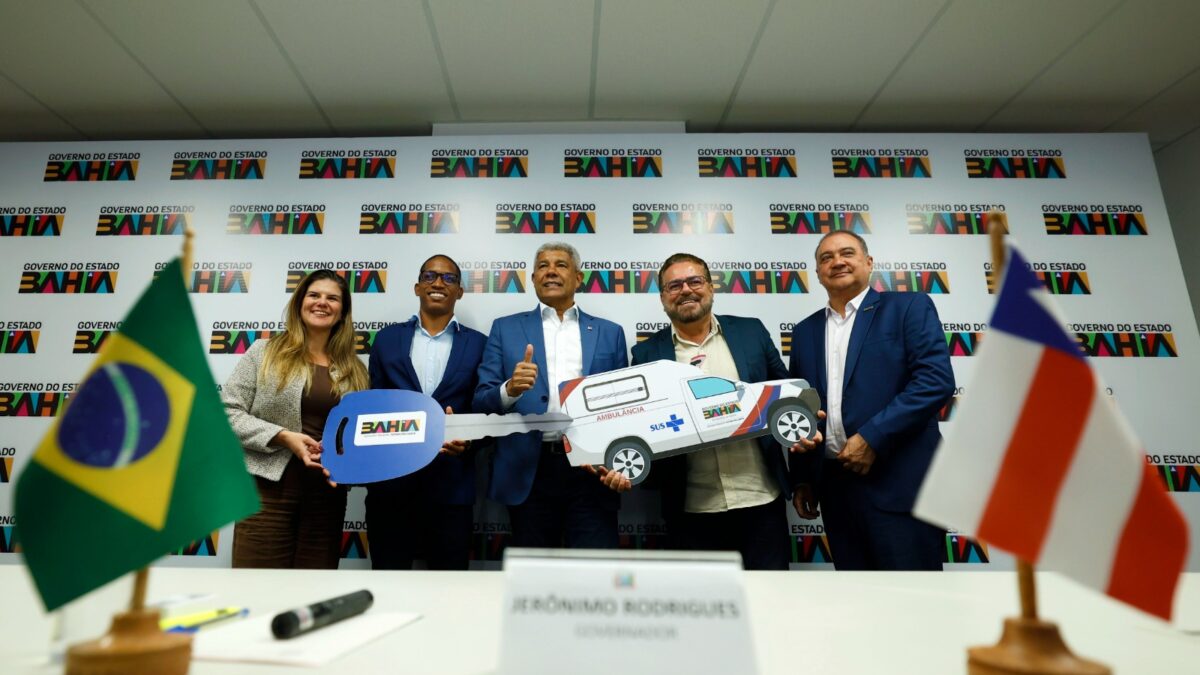 Jerônimo Rodrigues entrega ambulância e projeta orla em Madre de Deus