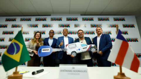 Jerônimo Rodrigues entrega ambulância e projeta orla em Madre de Deus