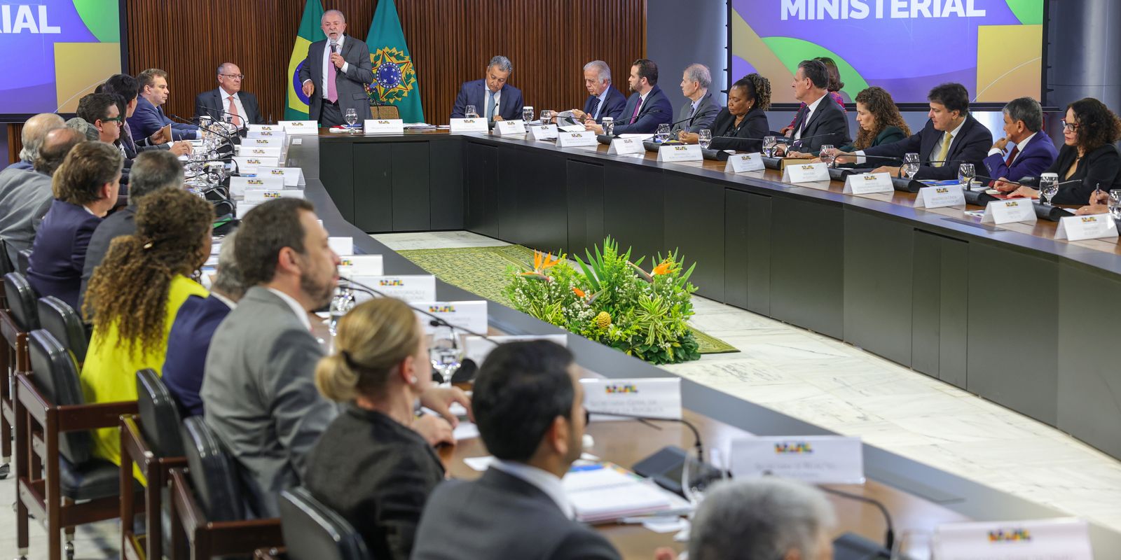 Ministros deixam cargos para disputar eleições de outubro