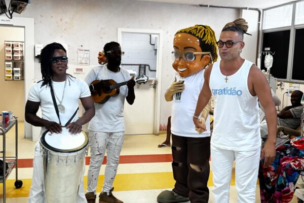 Projeto Música Cura leva leveza e quebra rotina da hemodiálise no HGRS