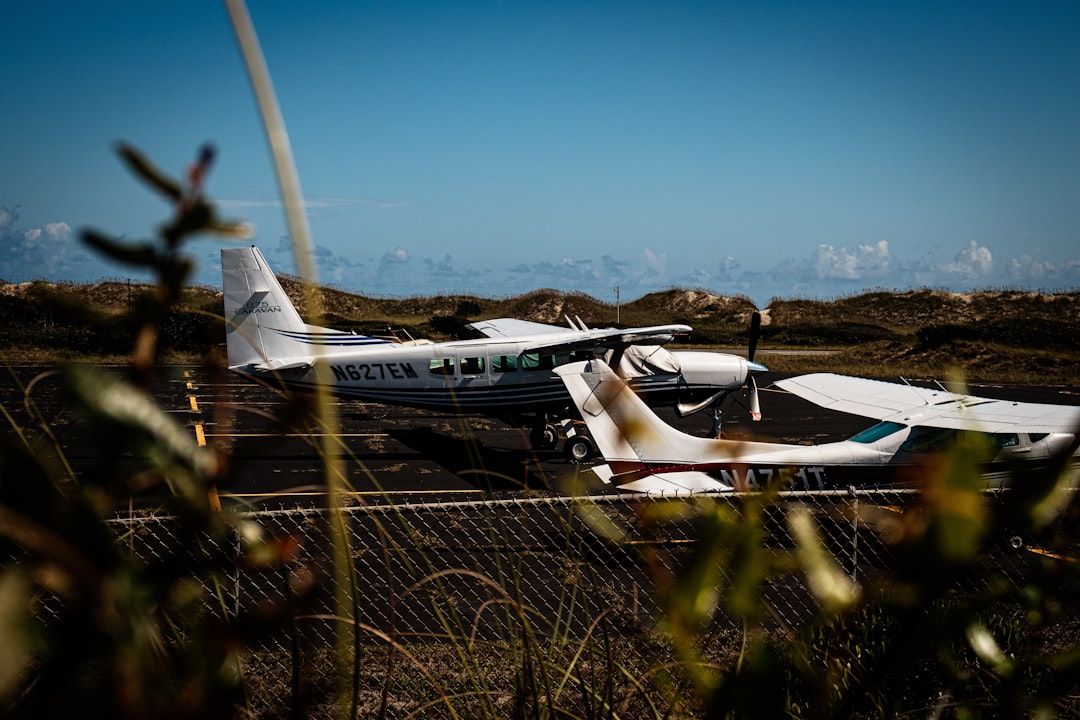 Avião de pequeno porte cai em Capão da Canoa e mata três pessoas