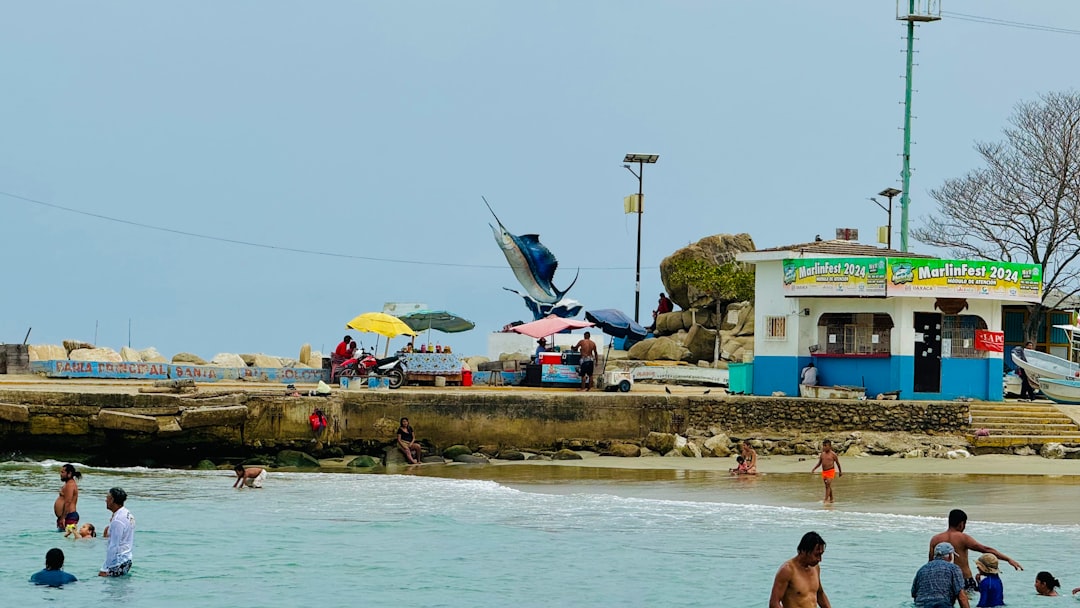 Bombeiros encerram buscas e confirmam quatro mortes em queda de avião
