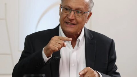 Alckmin anuncia adesão de 26 estados ao subsídio federal do diesel