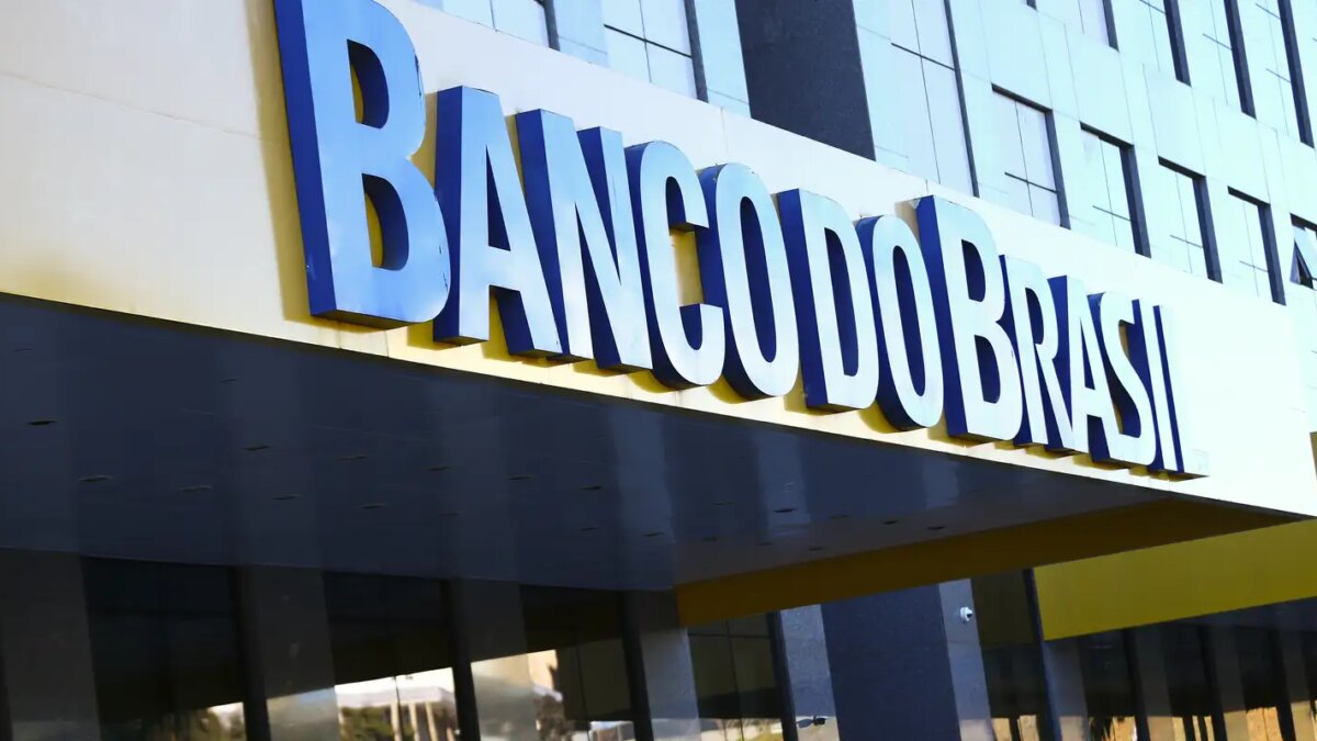 Banco do Brasil vê lucro cair 54% e reduz projeção anual