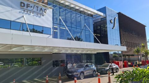 Bolsonaro inicia cirurgia no ombro para tratar lesão em Brasília