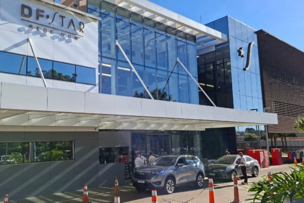 Bolsonaro inicia cirurgia no ombro para tratar lesão em Brasília