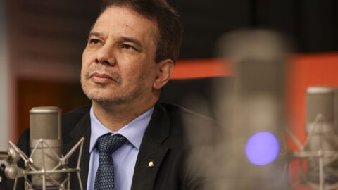 Governo federal mira presídios e ataca comando do crime