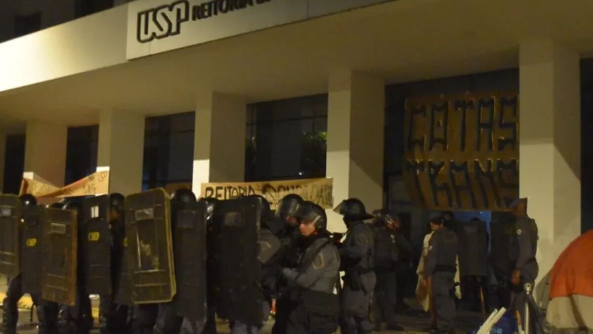 Vereadores provocam estudantes em SP e geram confronto em ato