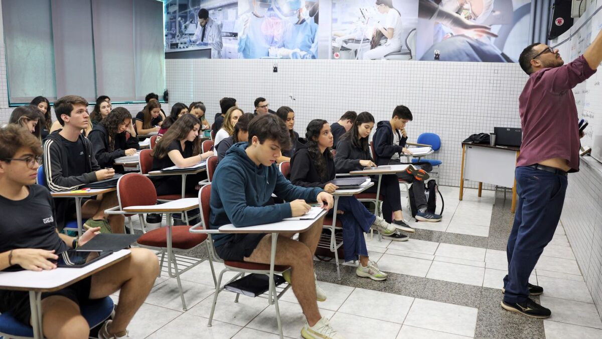 Estudantes Fies renegociam dívidas com até 99% de desconto