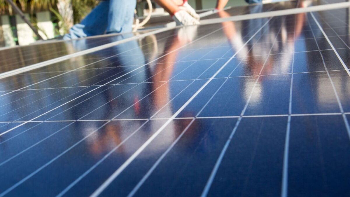 Energia solar no Brasil ultrapassa R$ 300 bilhões e desacelera