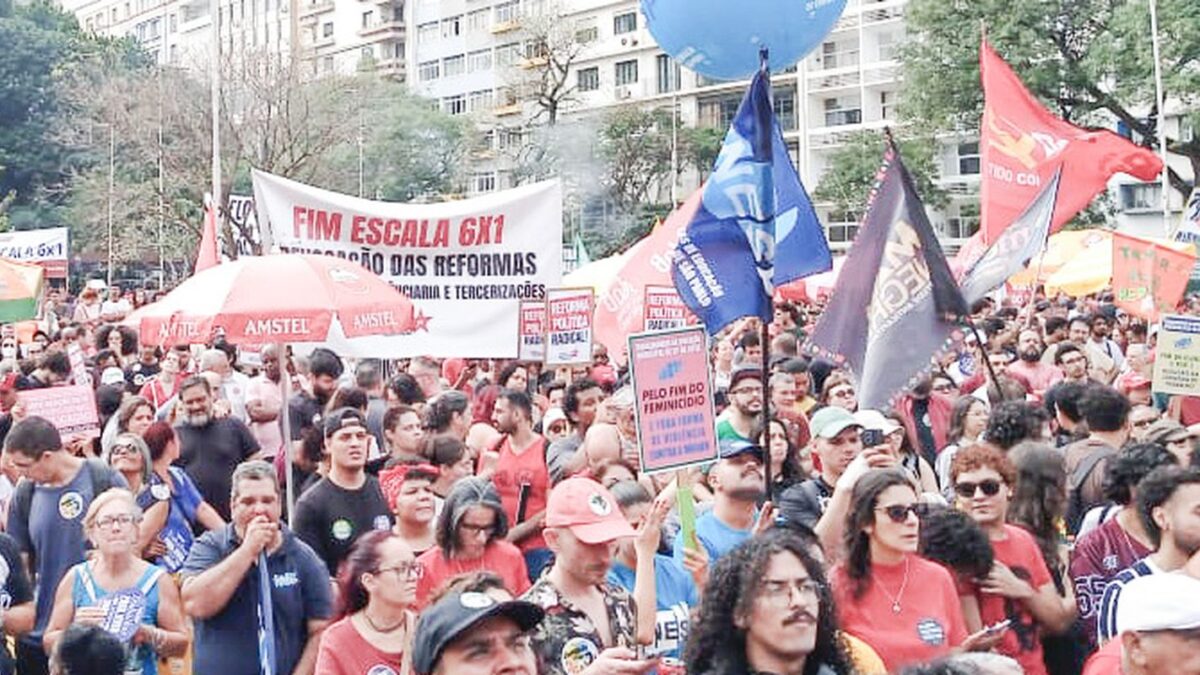 Manifestação em SP exige fim da escala 6×1 e ações contra feminicídio