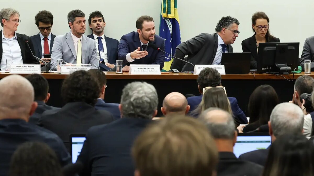 Durigan rejeita compensação a empresas por fim da escala 6×1