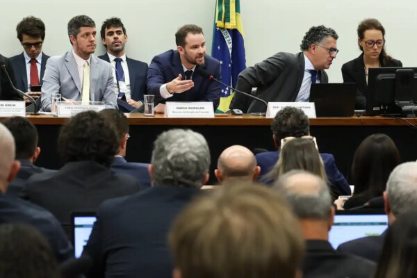 Durigan rejeita compensação a empresas por fim da escala 6x1