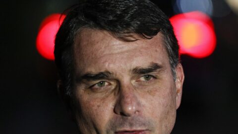 Flávio Bolsonaro admite cobrança de R$ 134 mi a Vorcaro por filme