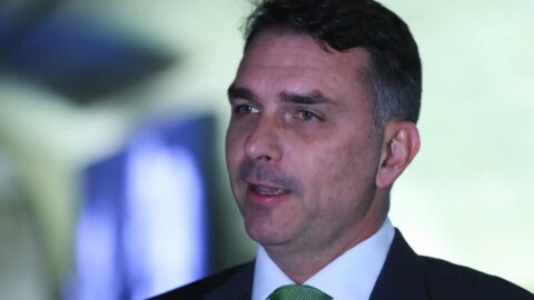 Deputados pedem investigação federal sobre elo Flávio Bolsonaro e Vorcaro