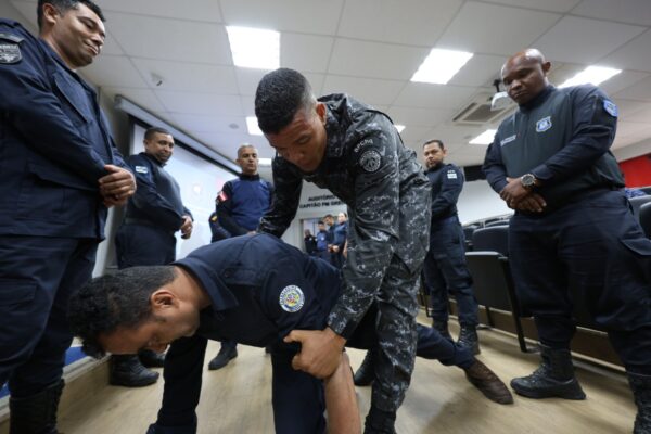 Guardas civis da Bahia elevam preparo em técnicas de defesa pessoal