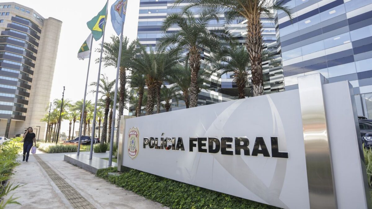 Hacker do Banco Master é preso em Dubai e deportado ao Brasil