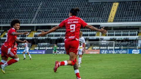 Inter goleia Santos fora e alcança 4ª posição na Série A1